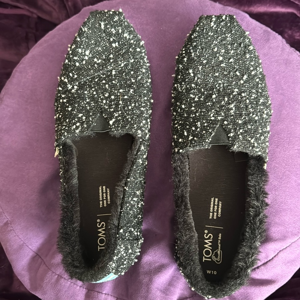 Slip on comfy black shoes